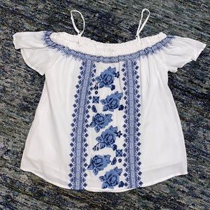 Francescas Off-the-shoulder floral white top